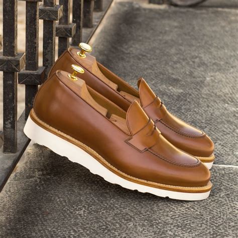 Men's shoes: sneakers, boots, loafers .